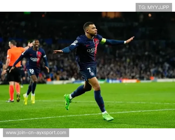 姆巴佩小角度射门破网，全场再度起立