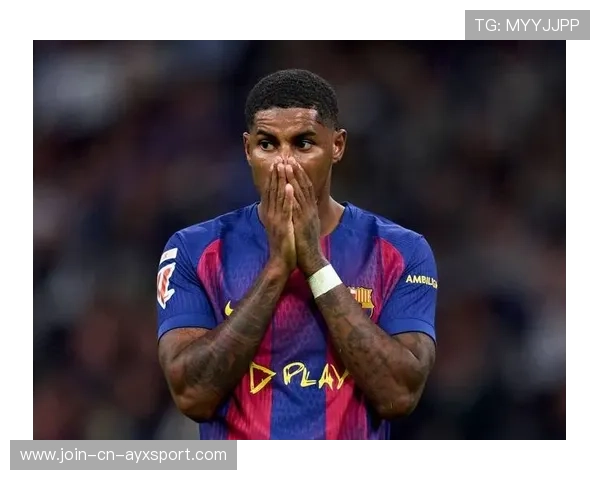 曼联角球后点补射，拉什福德再添一记头槌