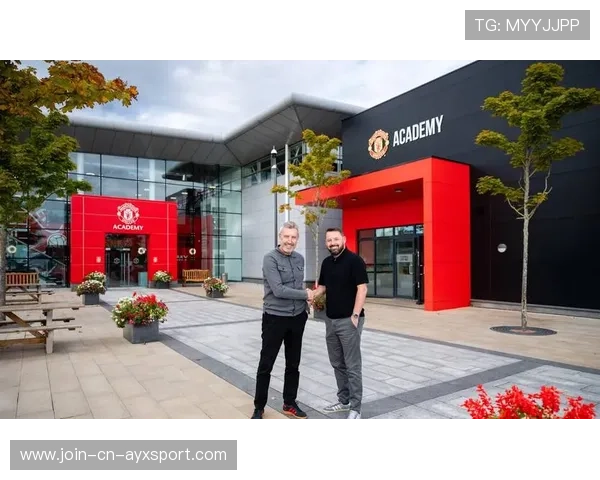 曼联青训新星继续突破，球队未来充满希望